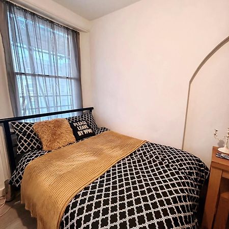 Spacious Studio Flat In London Eksteriør billede