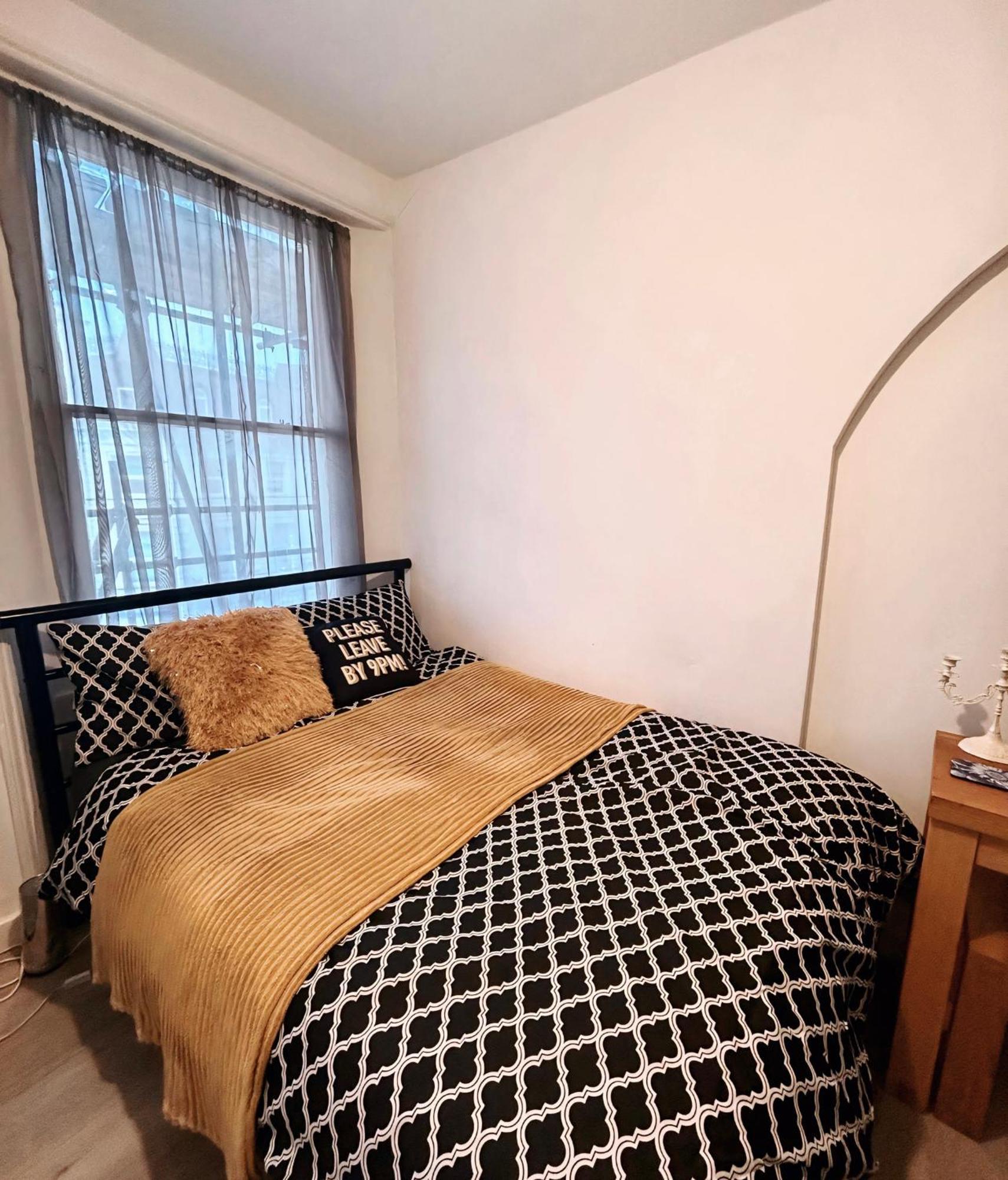 Spacious Studio Flat In London Eksteriør billede
