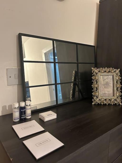 Spacious Studio Flat In London Eksteriør billede